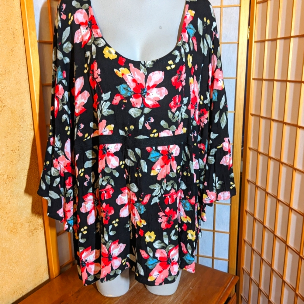 Supplies, floral tunic top, 2X.